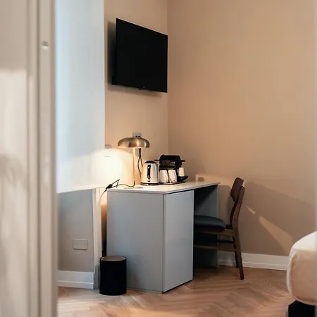 Pepe's Place - Manzoni Guest house 4*